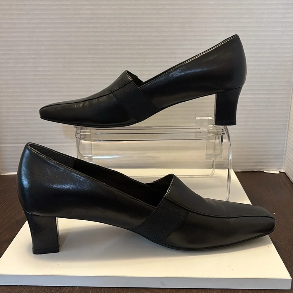Naturalizer Black Leather Loafers Sleek Flats